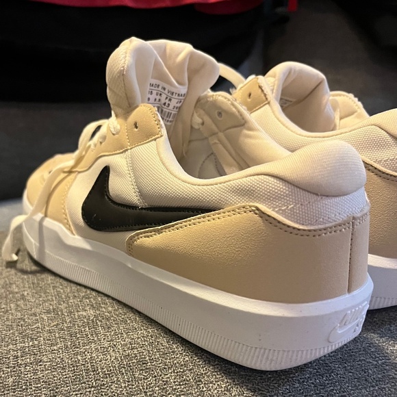 Nike SB Force 58 Low Basketball Shoes. Cream / Black - Picture 8 of 9